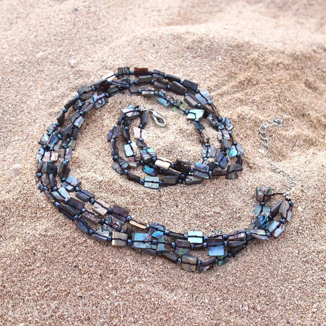 Hanauma Black Mother-of-Pearl Hawaiian Necklace