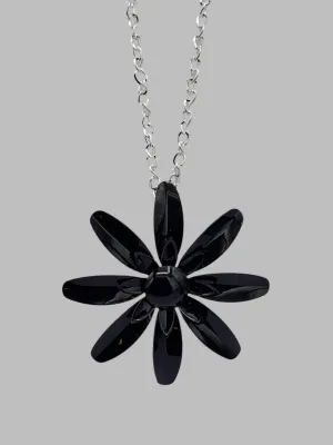 Metal Daisy Pendant Necklace in Black