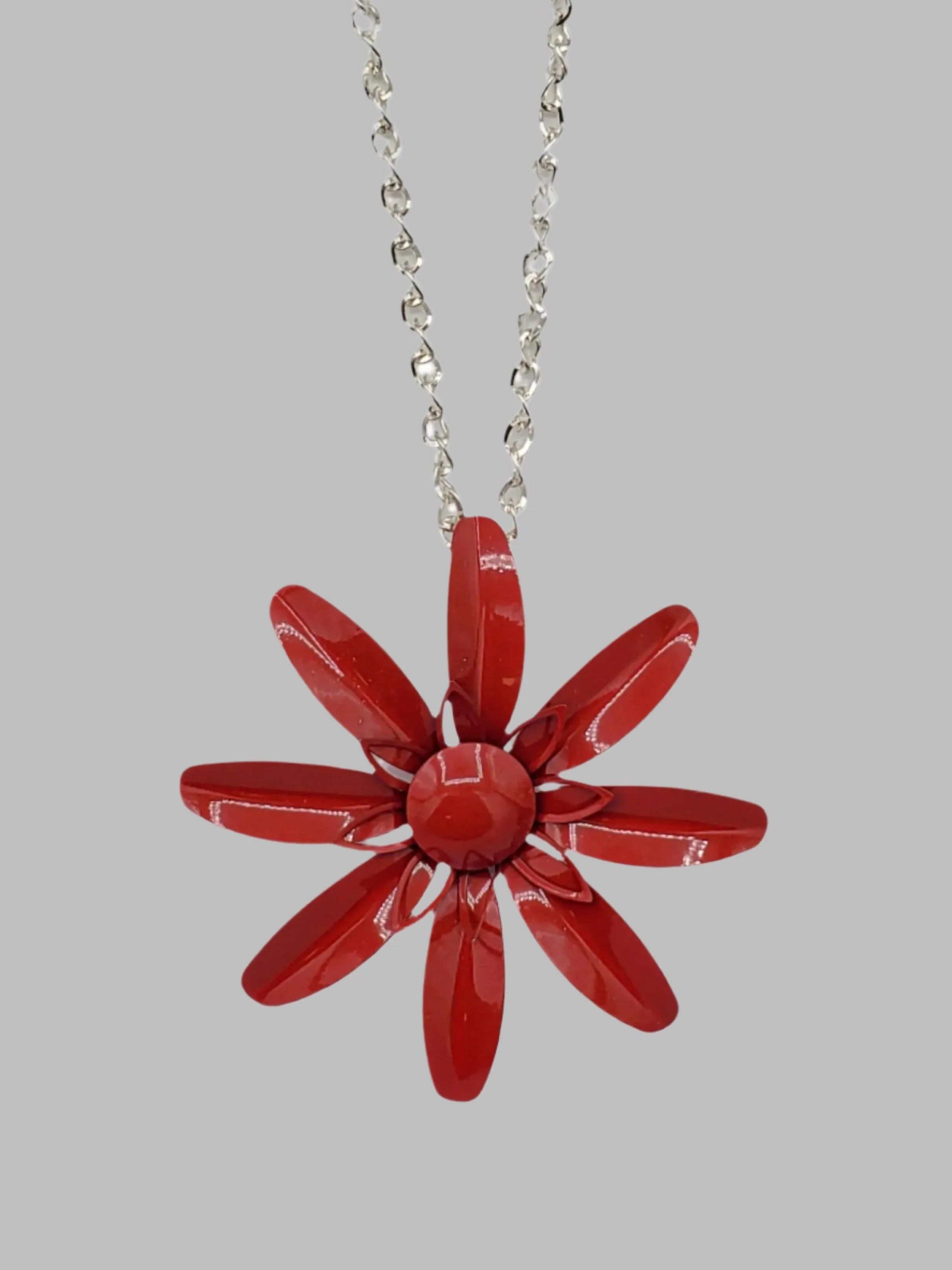 Metal Daisy Pendant Necklace in Red