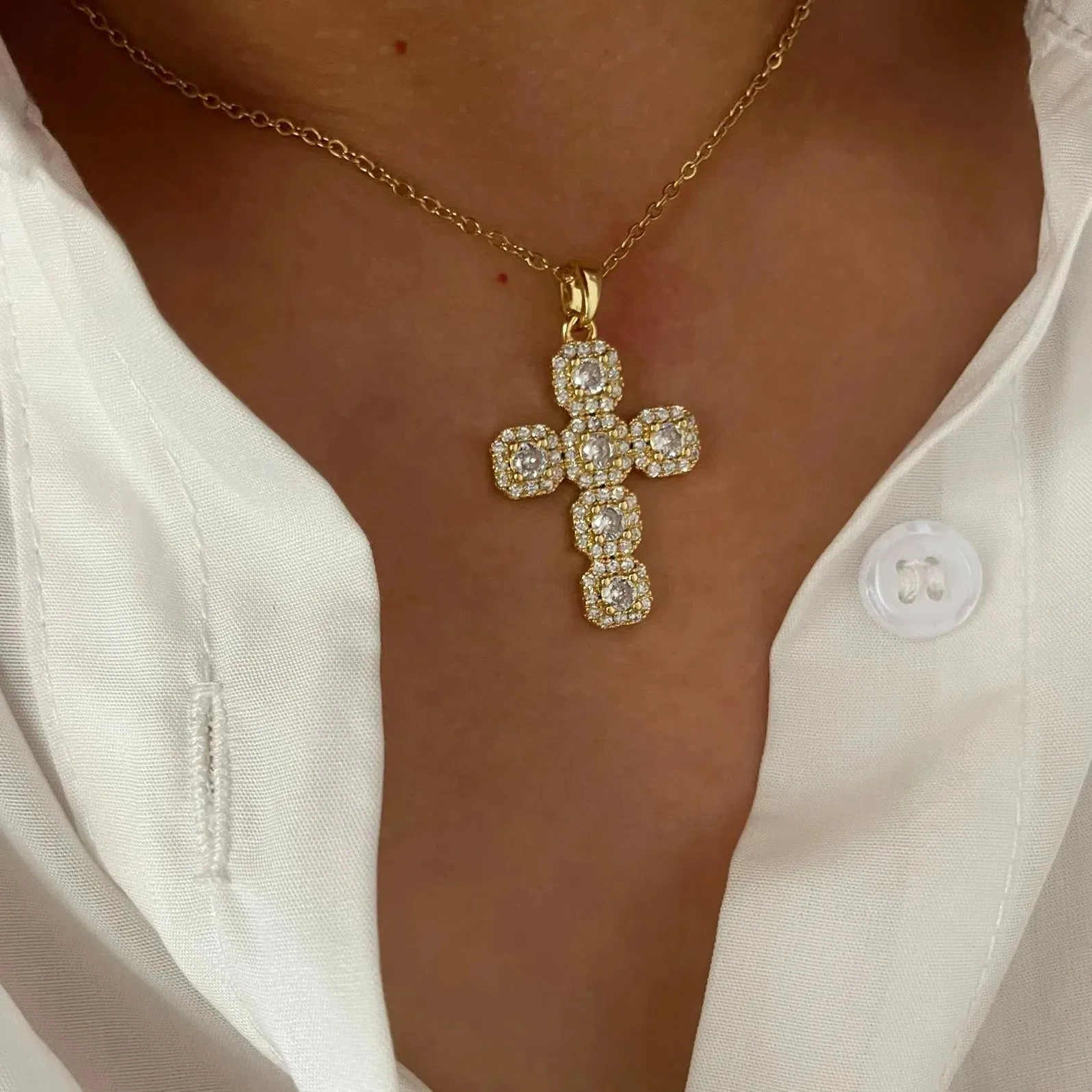 Peri'sbox Fashion Shiny Cross Pendant Necklace with Zirconia