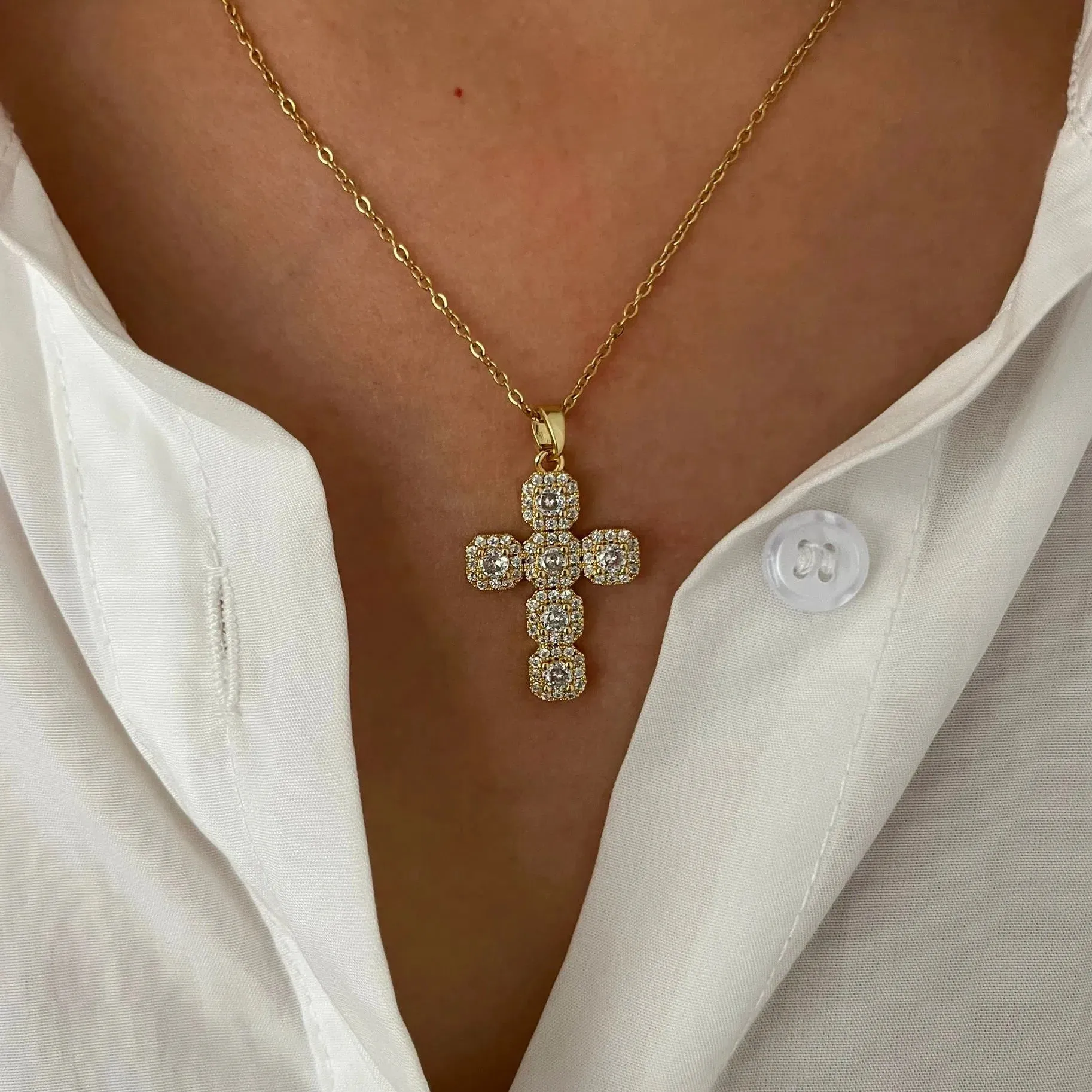 Peri'sbox Fashion Shiny Cross Pendant Necklace with Zirconia
